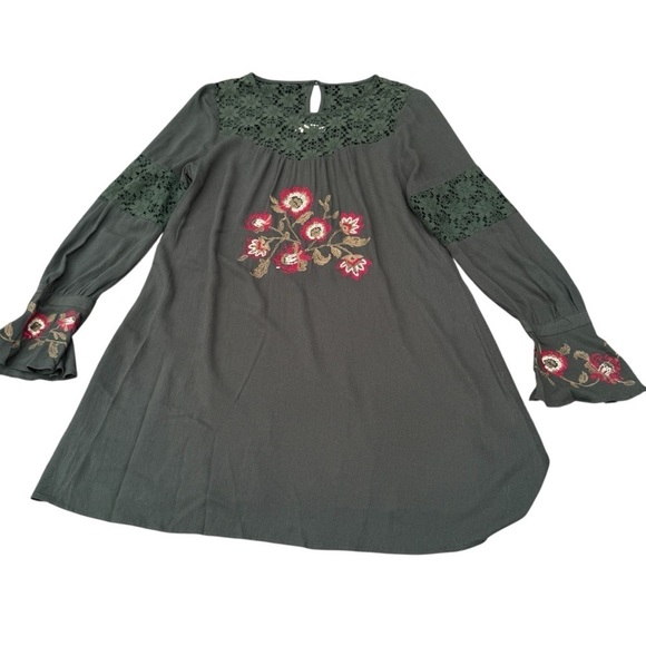 Altar'd State Tops - Altar'd State Green Ruffled Embroidered Tunic 3/4 sleeve